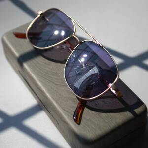 Kính lão đa tròng đổi màu 4 trong 1: Dùng cả ngày tiện lợi